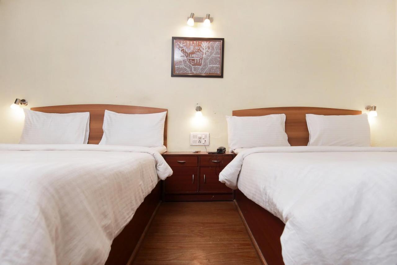 Westend Hotel Matheran Ngoại thất bức ảnh