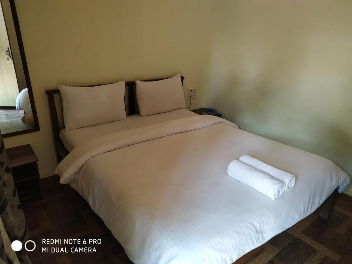 Westend Hotel Matheran Ngoại thất bức ảnh