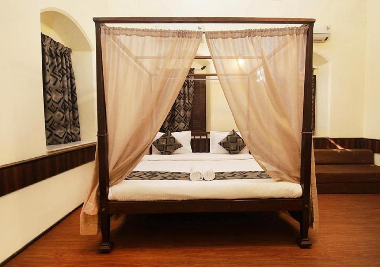 Westend Hotel Matheran Ngoại thất bức ảnh