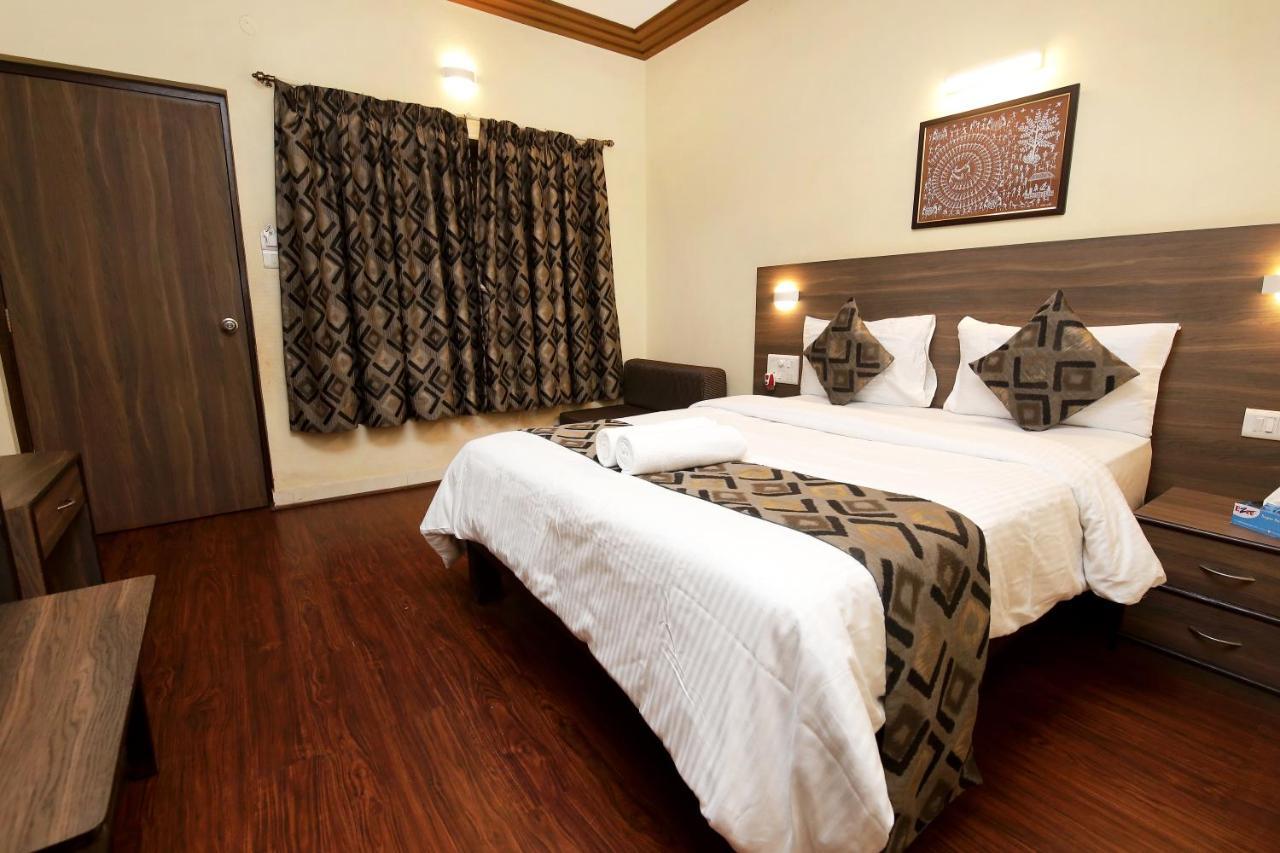 Westend Hotel Matheran Ngoại thất bức ảnh