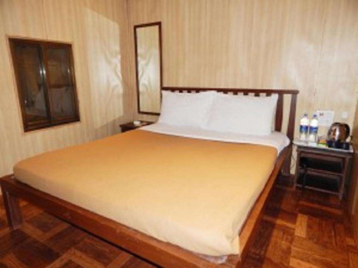 Westend Hotel Matheran Ngoại thất bức ảnh