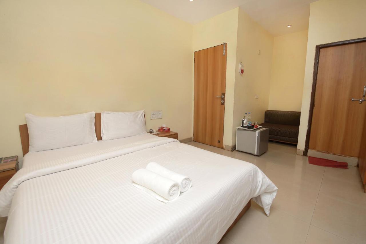 Westend Hotel Matheran Ngoại thất bức ảnh