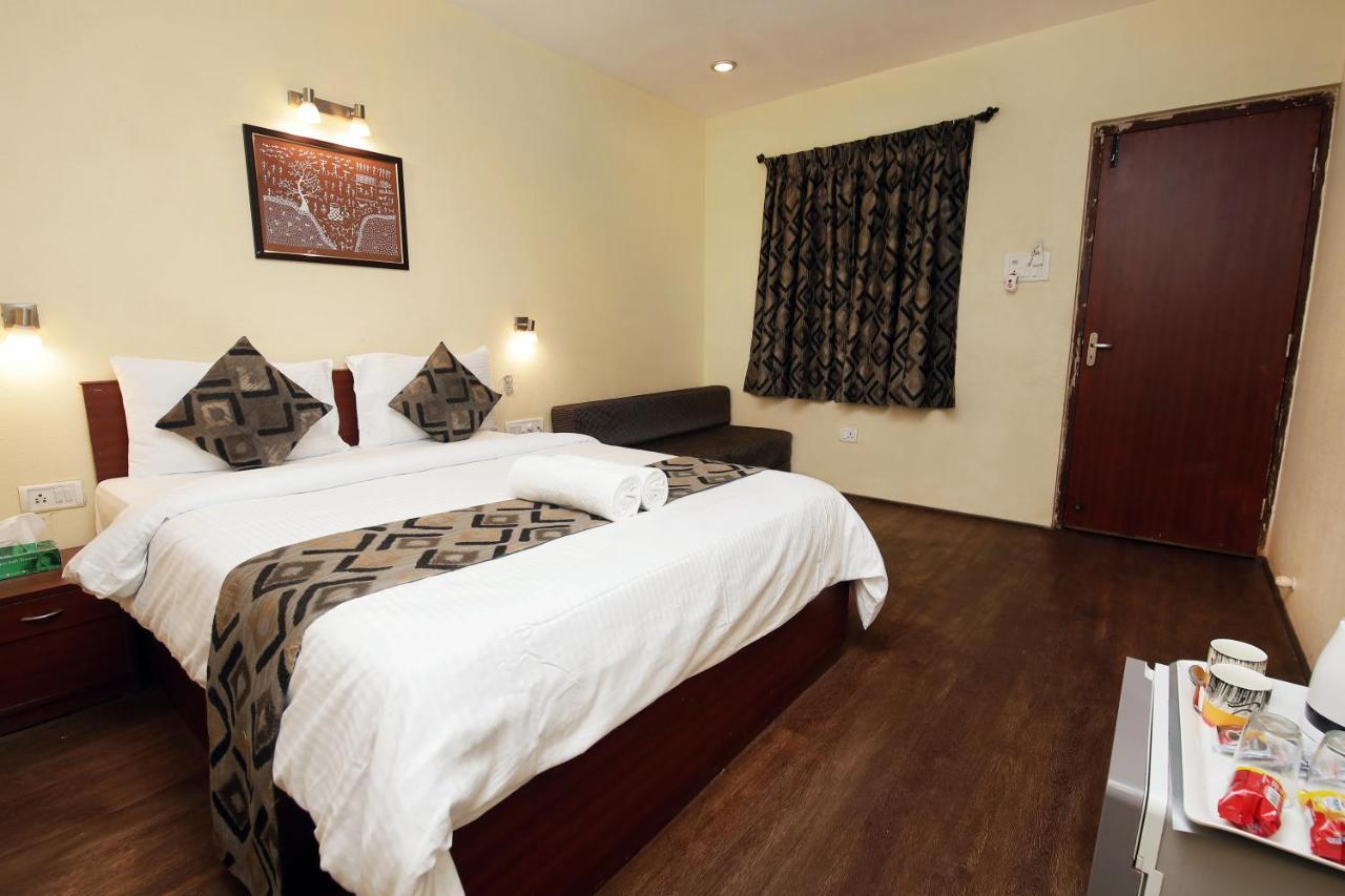 Westend Hotel Matheran Ngoại thất bức ảnh