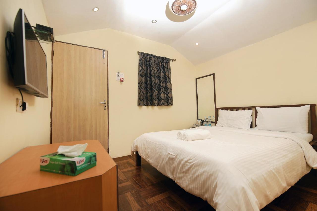 Westend Hotel Matheran Ngoại thất bức ảnh
